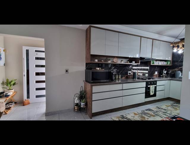 2 BEDROOM FLAT FOR SALE IN GLENWOOD
